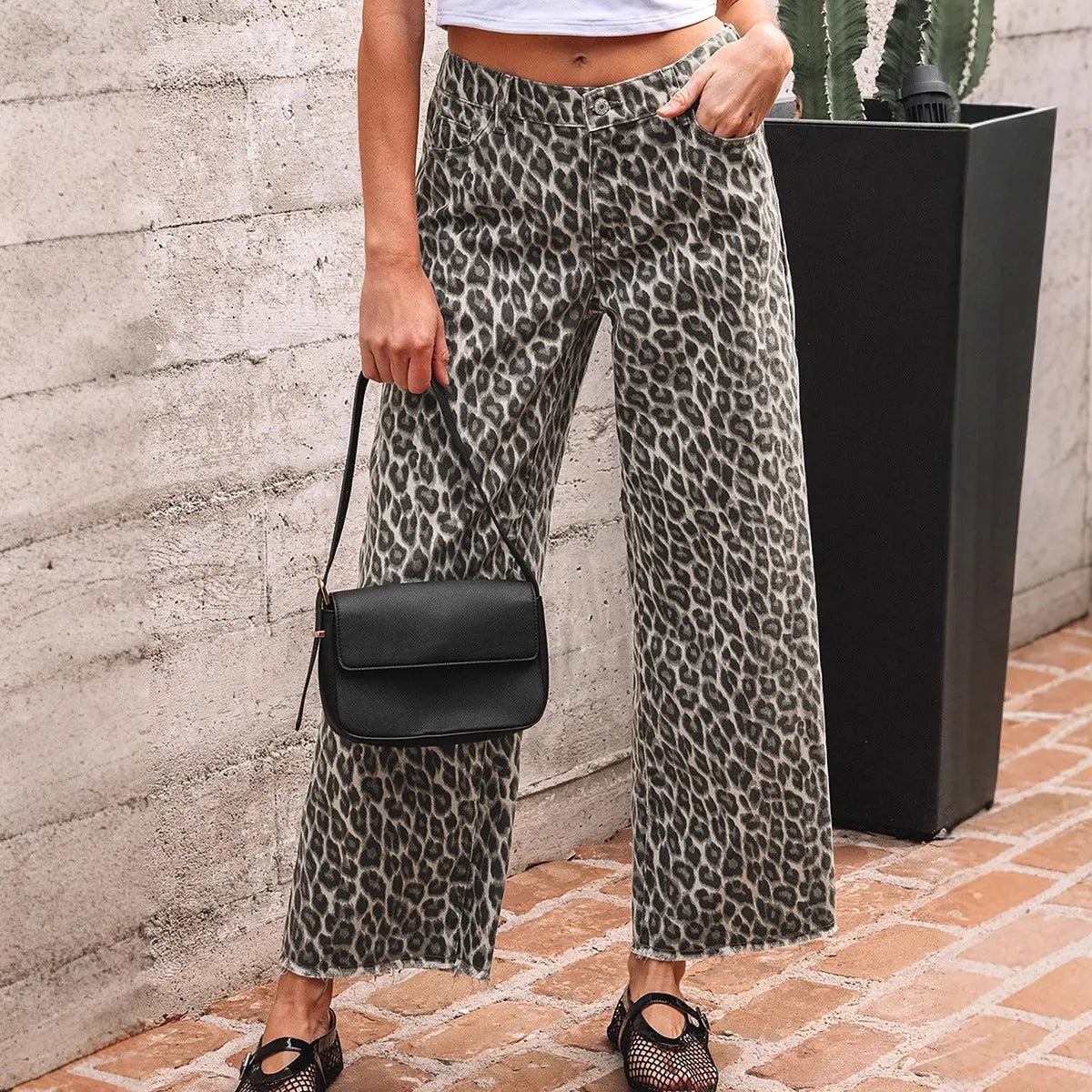 Retro High-Waisted Leopard Print Wide-Leg Jeans with Zip and Rolled Hem Dropshipman