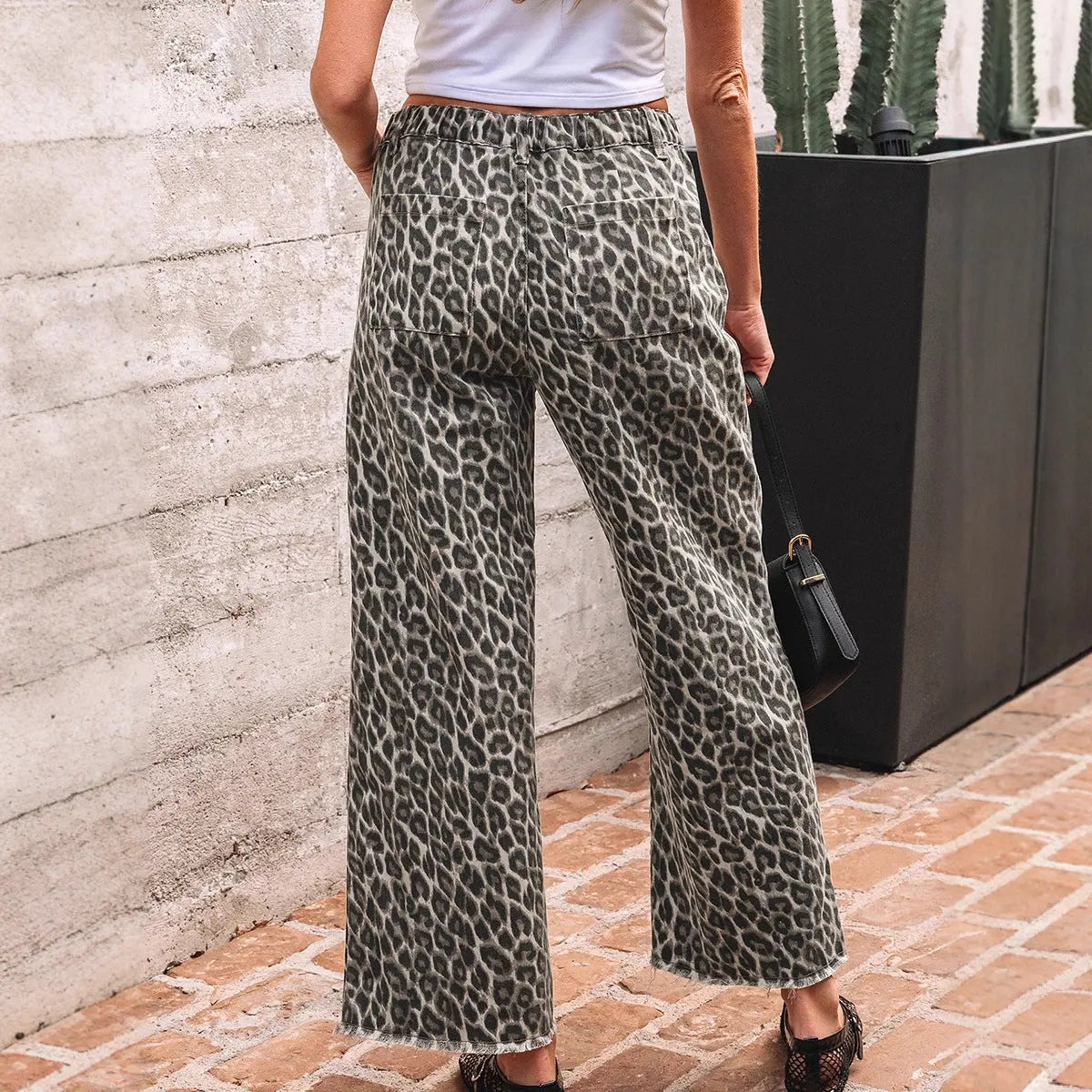 Retro High-Waisted Leopard Print Wide-Leg Jeans with Zip and Rolled Hem Dropshipman